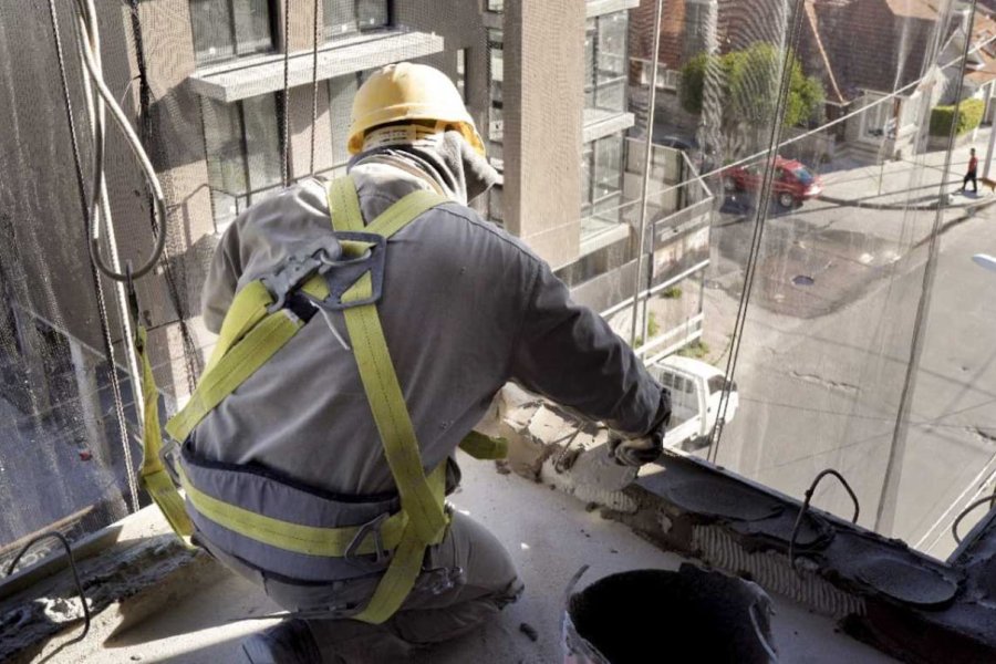 En los primeros cinco meses del año se perdieron 115.000 puestos de trabajo registrados