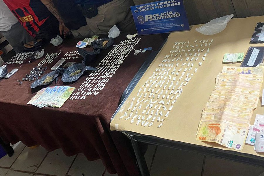 Detienen a una abuela “narco” e incautan drogas, dinero, celulares, autos y una moto