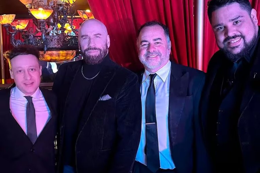 John Travolta visitó una tanguería en Buenos Aires junto a su familia