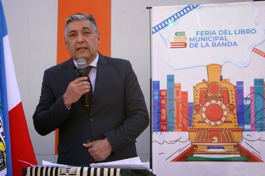 Nediani inauguró la 2ª Edición de la Feria del Libro Municipal «Entre Rieles y Letras» en La Banda