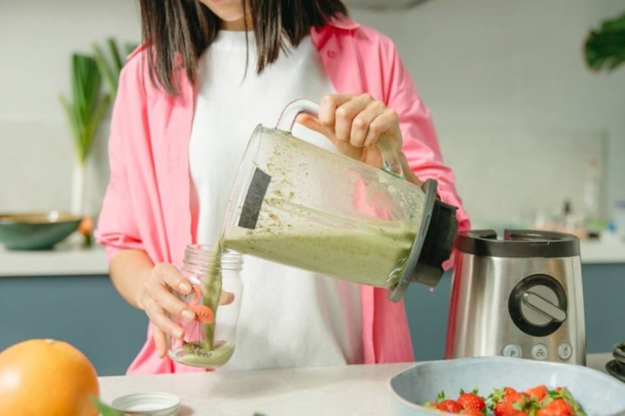 Licuado de espinaca, frutilla y kiwi: la combinación ideal para prevenir la anemia