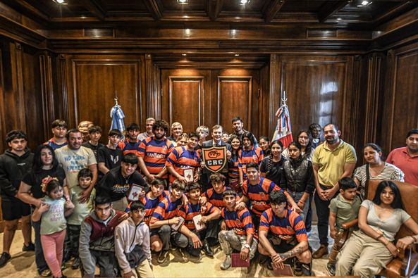 Integrantes del Caraguay Rugby club de Nueva Esperanza visitaron Casa de Gobierno