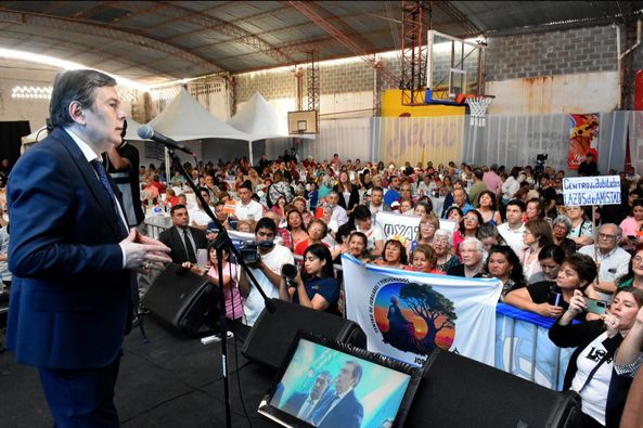 El gobernador Gerardo Zamora participó de los festejos por el Día del Jubilado