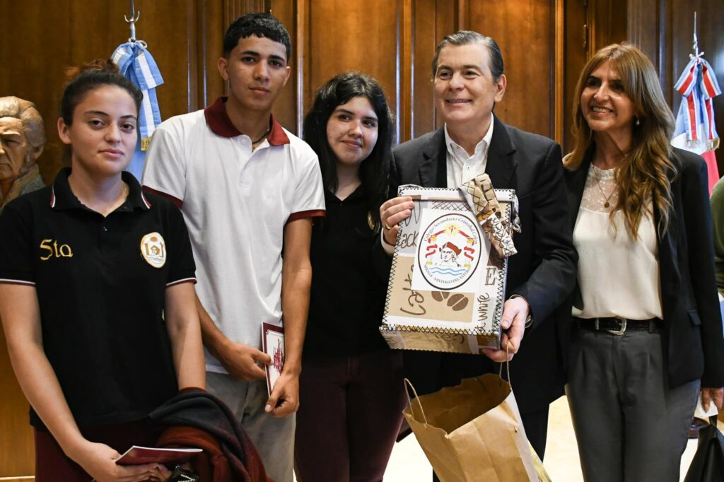 El gobernador Zamora recibió a estudiantes de Copo, Silípica y San Martín