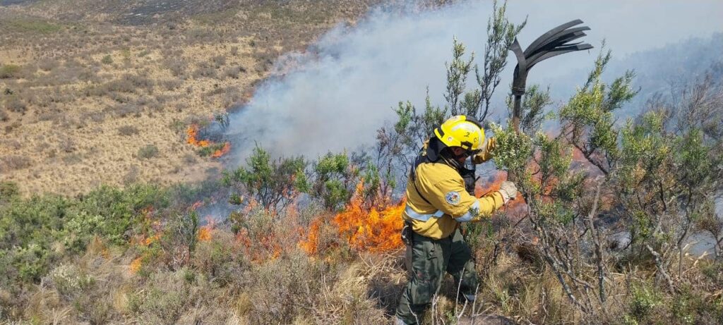 Brigadistas santiagueños se suman a la lucha contra los incendios en Córdoba