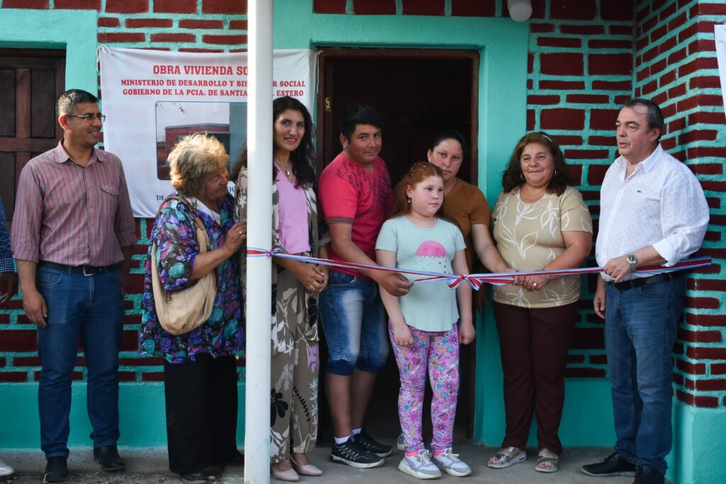 El Gobierno de la provincia entregó viviendas sociales a 37 familias en Cañada Escobar