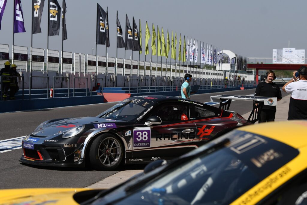 Gran despliegue de los pilotos de la Porsche Cup en el Autódromo de Las Termas