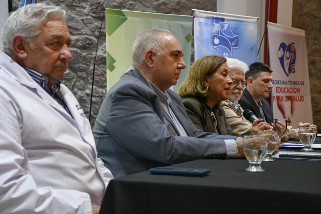 Los ministerios de Salud y Producción firmaron un Convenio de cooperación para cuidar del medio ambiente