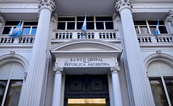 El BCRA bajó la tasa de pases activos: abarató el crédito a los bancos