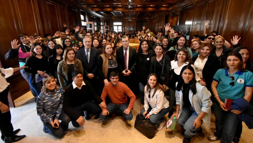 Estudiantes de Figueroa, Alberdi y Choya visitaron Casa de Gobierno