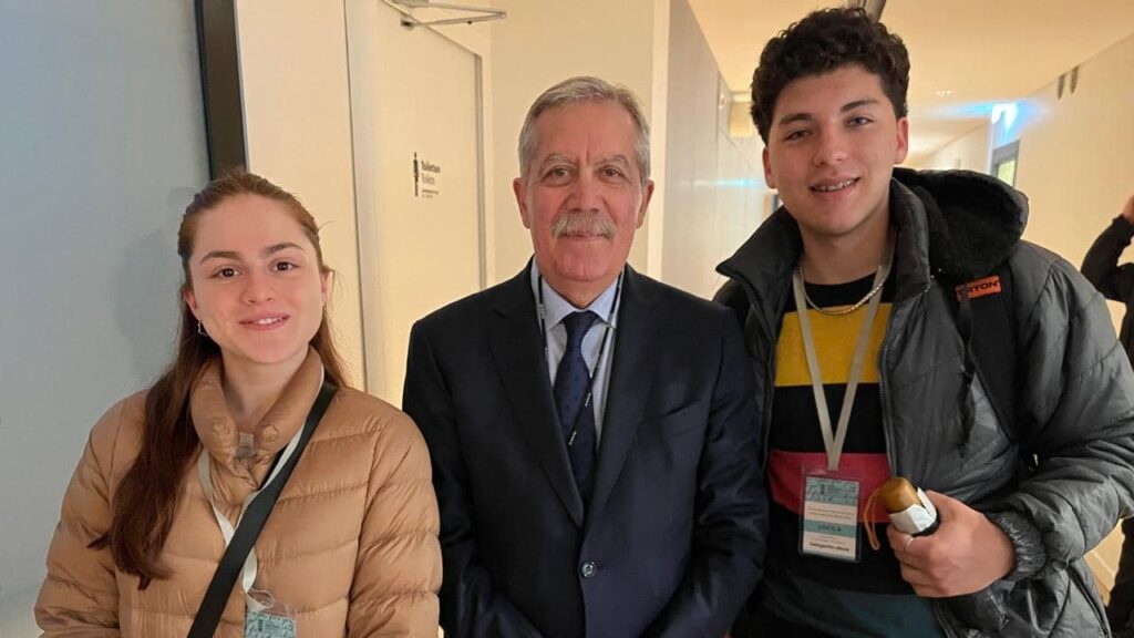 El Jefe de Gabinete acompaña a estudiantes santiagueños en el concurso educativo de la Casa de Ana Frank Argentina