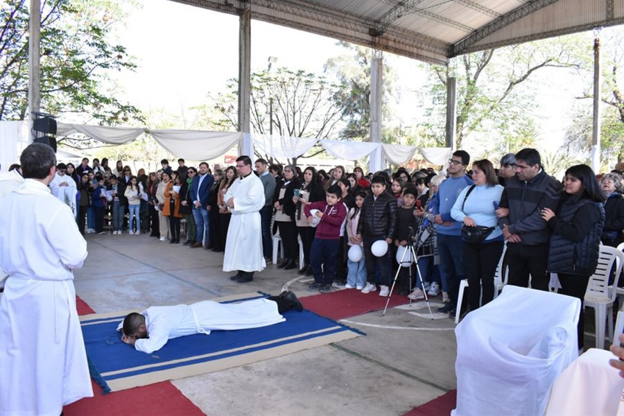 Fernández vivió un día histórico con la ordenación diaconal de un seminarista