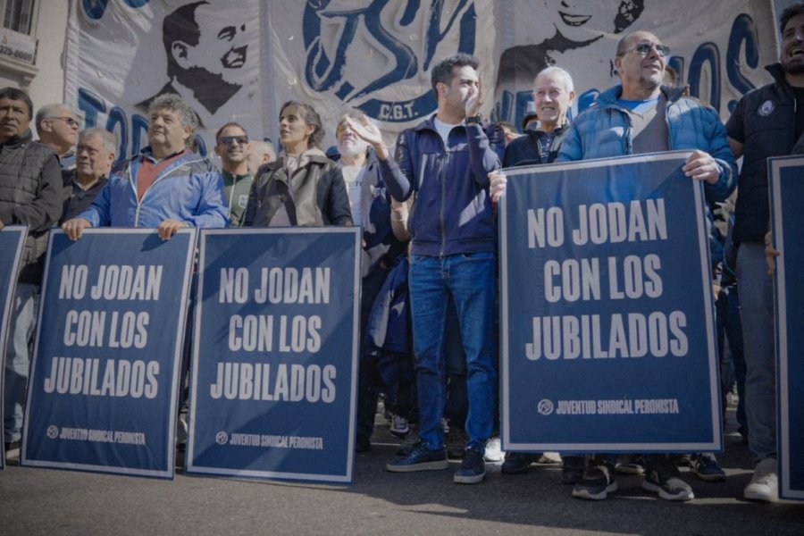 Incidentes entre la policía y los jubilados en la marcha en rechazo al veto de Milei a la reforma jubilatoria