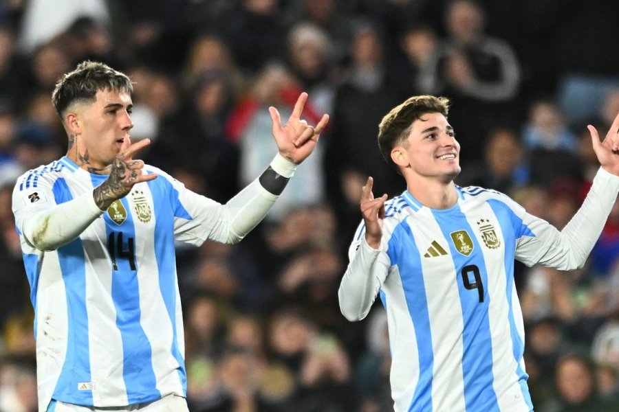 La Selección dio un show y goleó 3-0 a Chile en El Monumental