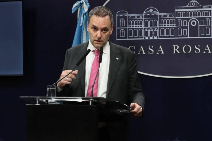 El Gobierno cruzó a los gremios aeronáuticos y afirmó que el paro “carece de toda lógica”