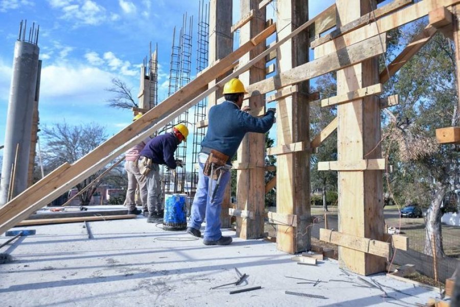 Continúa la caída: en julio la producción se desplomó 5,4% y la construcción se derrumbó más del 20%