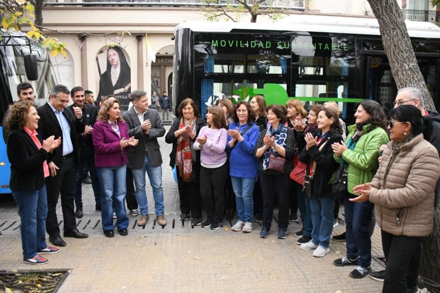 La intendente Fuentes lanzó el programa Conociendo Mi Ciudad 2024 para adultos mayores