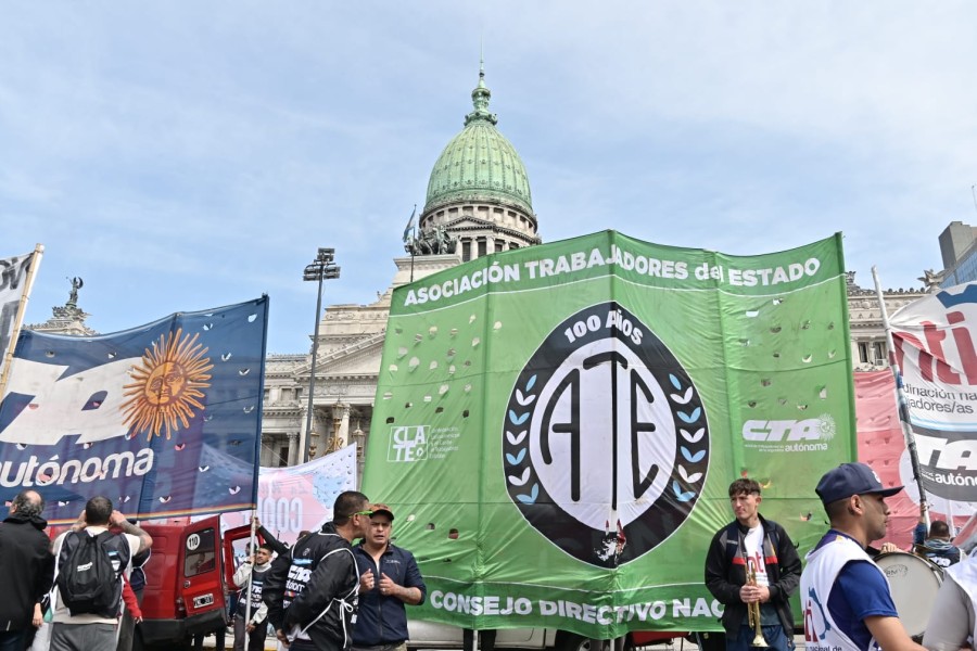 ATE protestó en el Congreso y repudió a los diputados que ratificaron el veto a la movilidad jubilatoria