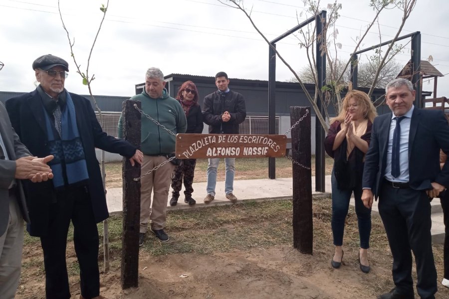 Los docentes celebraron su día en el Polideportivo de Estación Simbolar