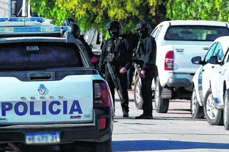 Despliegue policial para trasladar a 18 detenidos al Penal de Varones