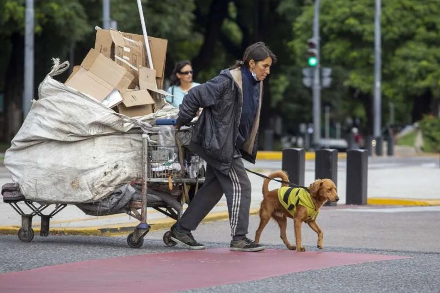 La pobreza subió a 52,9% en el primer semestre del gobierno de Milei y afecta a unas 25 millones de personas