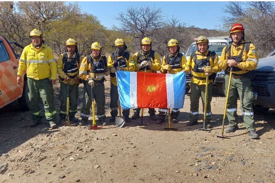 Brigadistas santiagueños trabajan intensamente en los incendios de Córdoba