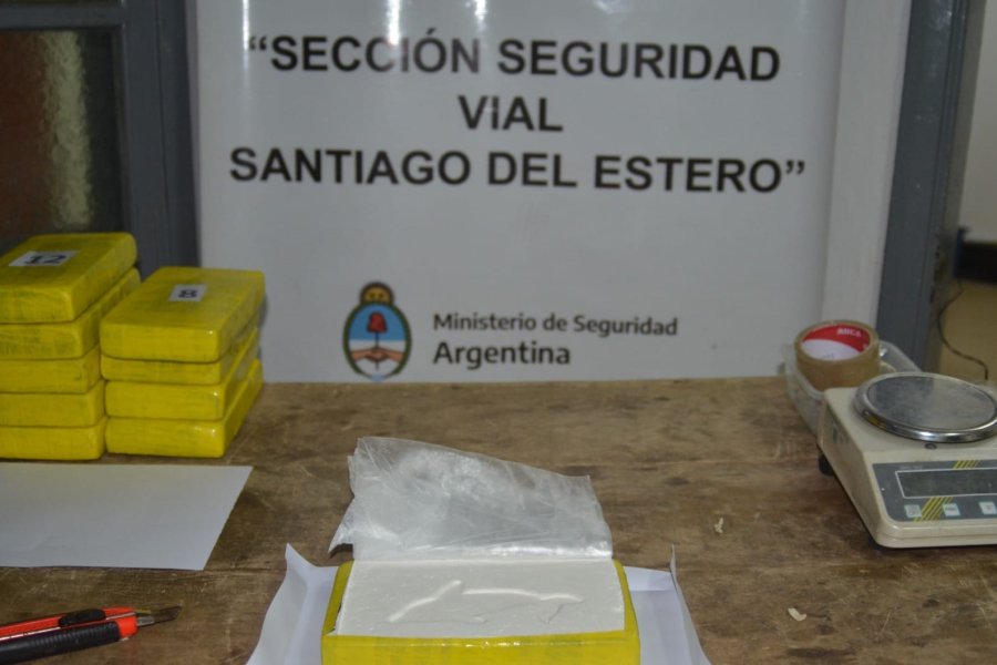 Detienen a dos pasajeras de un tour de compras con 20 kilos de cocaína