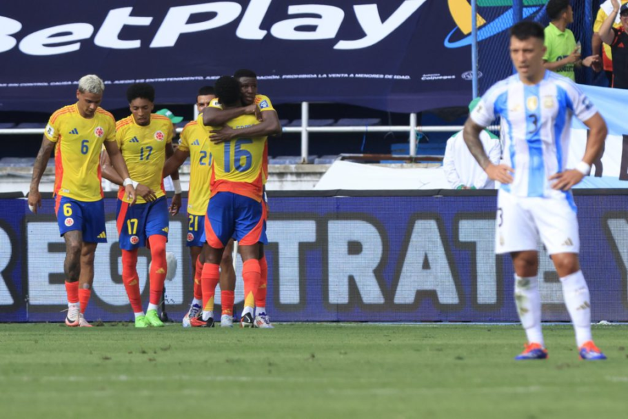 Piden a la Fifa que sancione a la selección de Colombia por los silbidos al himno nacional argentino