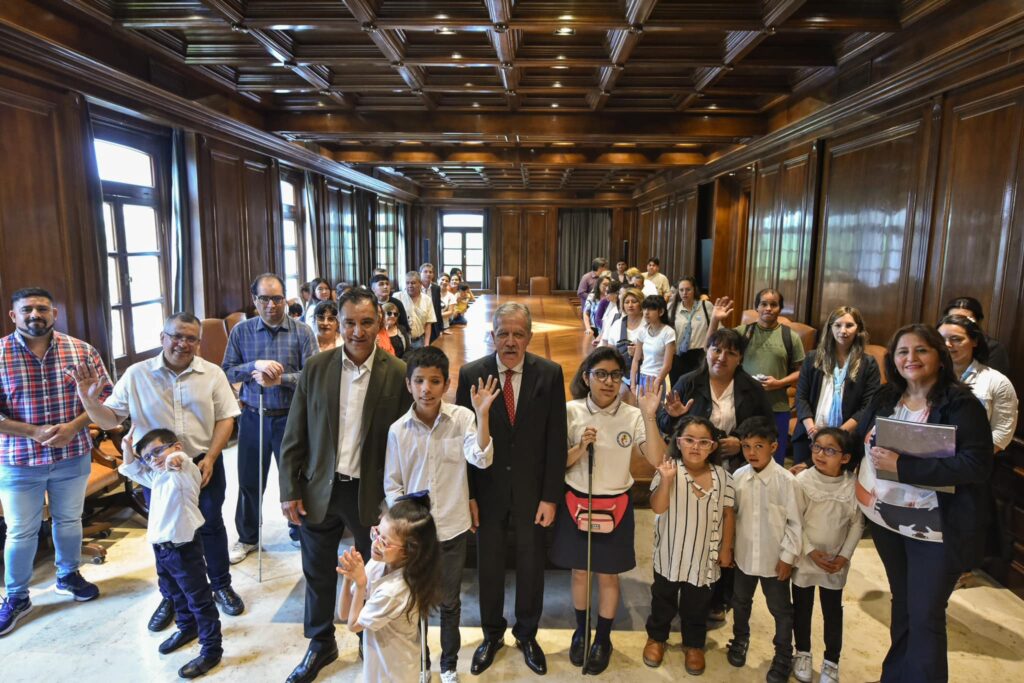 El Jefe de Gabinete recibió a alumnos del Centro Educativo Integral N° 50 para personas con discapacidad visual