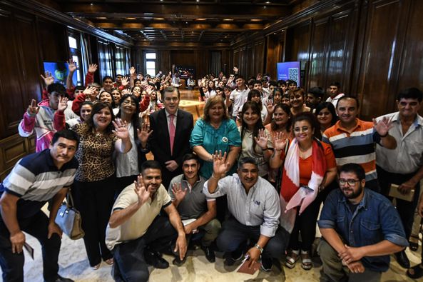 El gobernador Zamora recibió a estudiantes de zonas rurales de tres departamentos