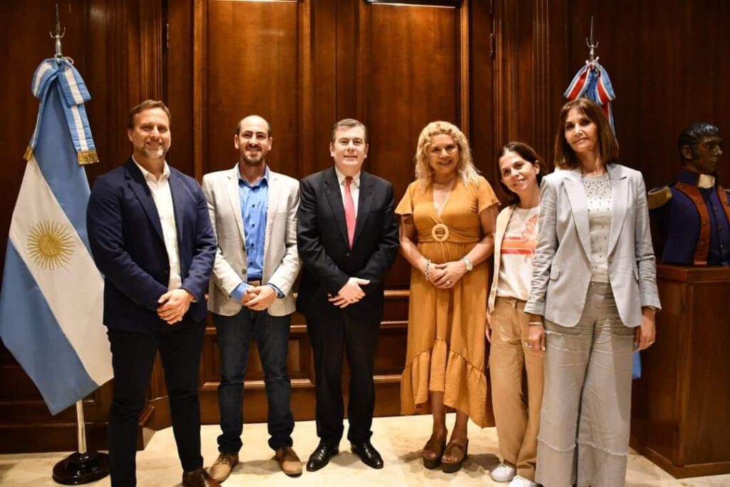 Representantes del Círculo Odontológico Santiagueño fueron recibidos por el gobernador Zamora