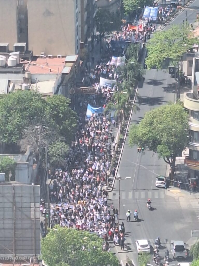 En Santiago del Estero se realiza una marcha multitudinaria en defensa de la universidad pública