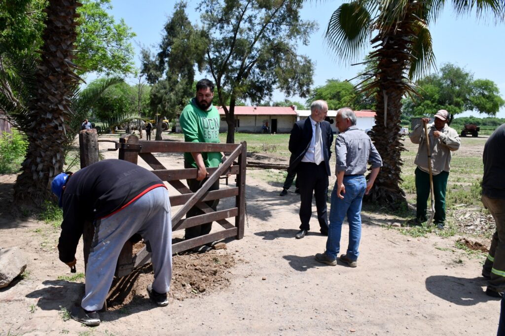 Realizan operativo entre Fiscalía de Estado, Vialidad de la Provincia y la Policía para la apertura de un camino vecinal en el Zanjón