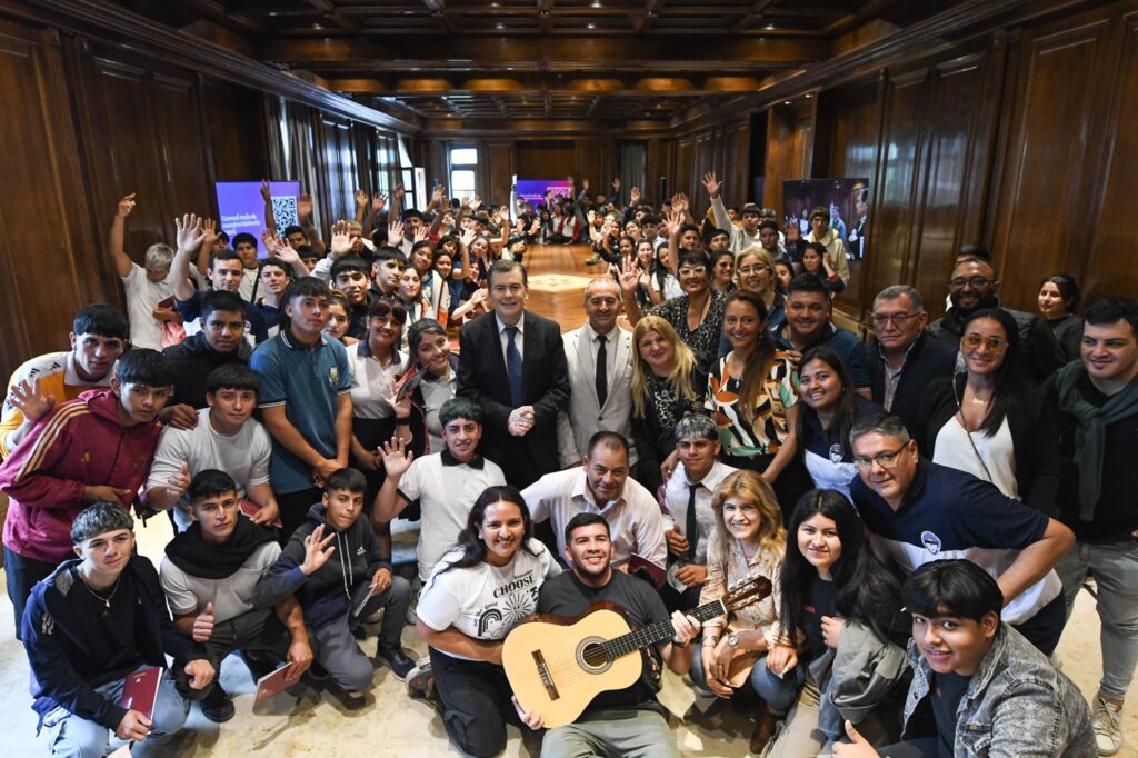 Estudiantes del departamento Jiménez y Río Hondo visitaron Casa de Gobierno