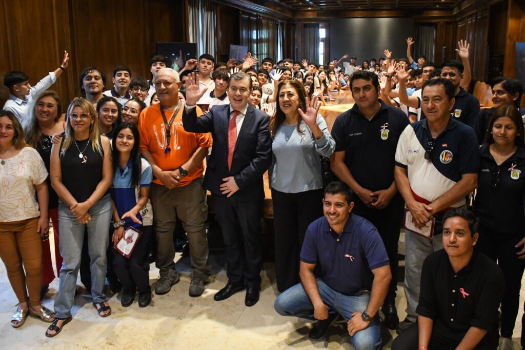 El Gobernador Zamora recibió a estudiantes de Clodomira