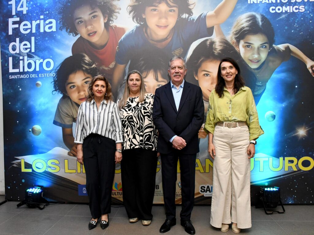 El Jefe de Gabinete recorrió el espacio infanto juvenil y cómics en el CCB en el tercer día de la 14° Feria Provincial del Libro