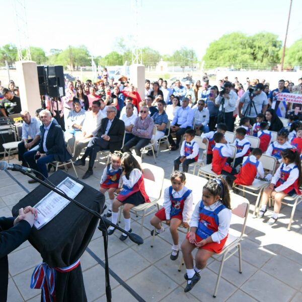 El gobernador Zamora inauguró dos jardines de infantes y obras en una escuela de Pellegrini