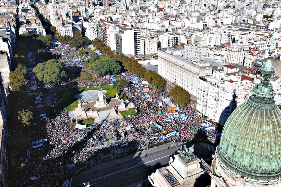 El Gobierno nacional enfrenta una marcha universitaria masiva, pero insistirá con el veto