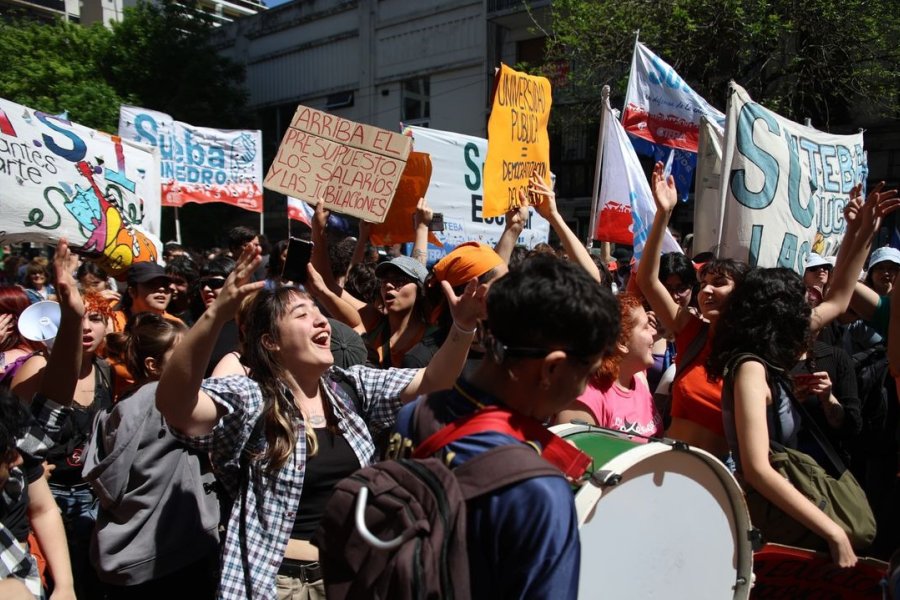 Marcha federal universitaria: Comenzó el acto central ante una multitud en las afueras del Congreso