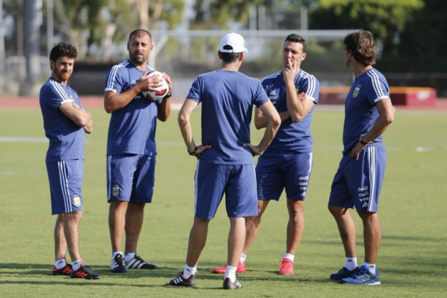 La selección argentina anunció dos bajas de peso para las Eliminatorias de este mes