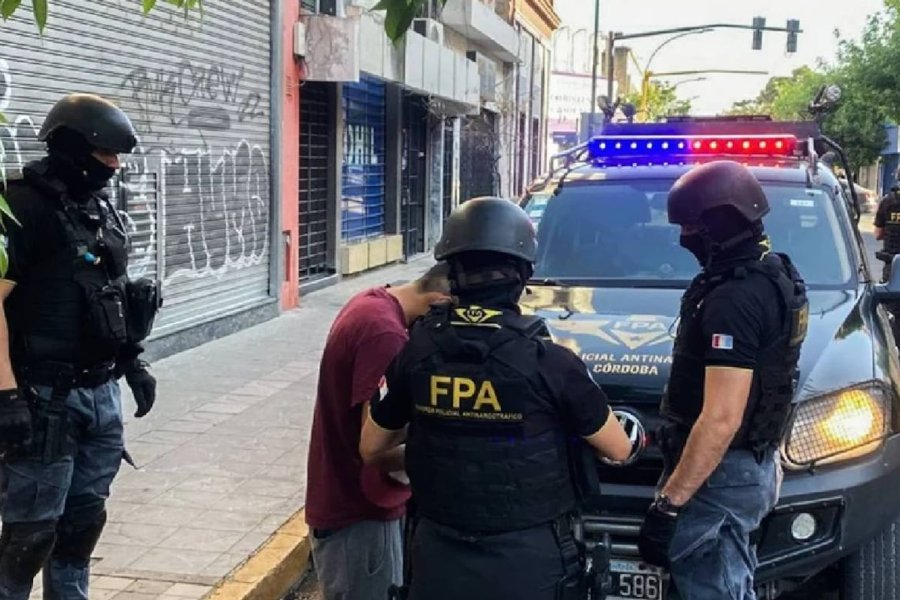 Detuvieron a seis policías en Córdoba: están acusados de quedarse con la droga de los operativos