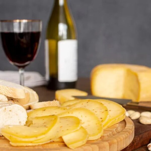 Catering de lujo en el Ministerio de Economía: la Junta de Seguridad en el Transporte gastó más de 10 millones en vinos y quesos