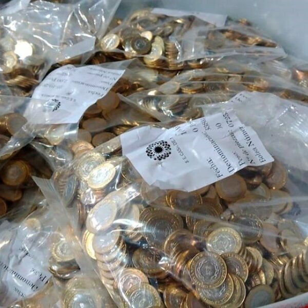 Rematan monedas: El BCRA vende 1.500 tambores repletos de unidades que solo valen por el metal