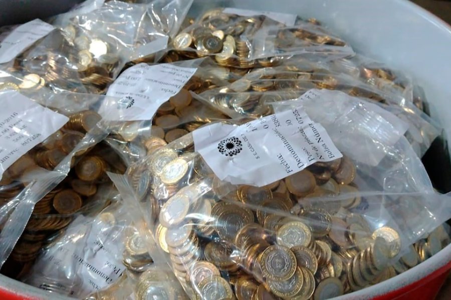 Rematan monedas: El BCRA vende 1.500 tambores repletos de unidades que solo valen por el metal