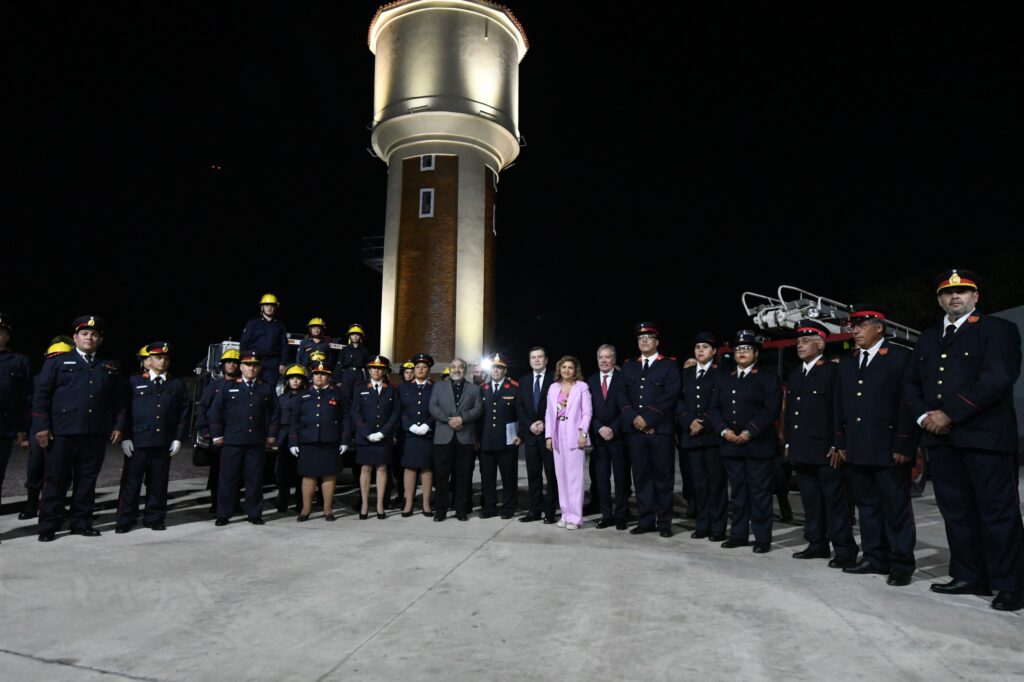 Zamora participó de la inauguración del nuevo edificio del cuartel de bomberos voluntarios de ciudad Capital