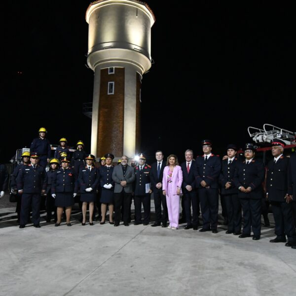 Zamora participó de la inauguración del nuevo edificio del cuartel de bomberos voluntarios de ciudad Capital