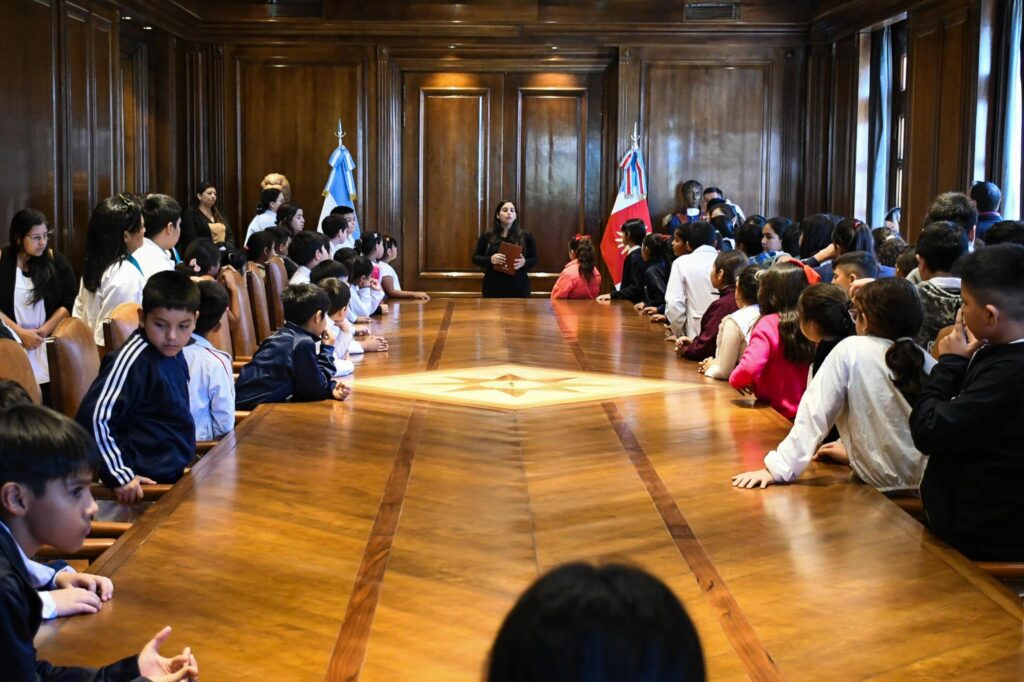 Alumnos de Capital hicieron un recorrido por Casa de Gobierno