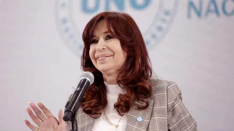 Cristina Kirchner celebró el aniversario de la gratuidad universitaria y afirmó que Milei quiere «destruir» ese modelo