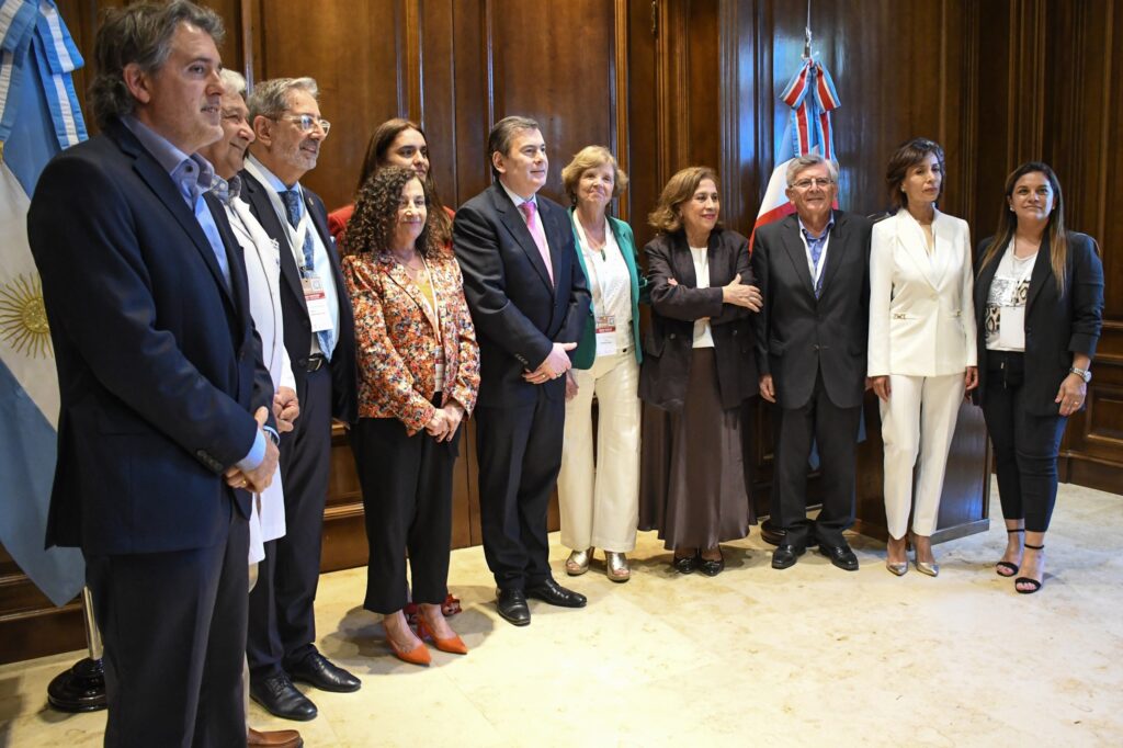 El gobernador Zamora recibió a miembros de la Federación Argentina de Sociedades de Ginecología y Obstetricia