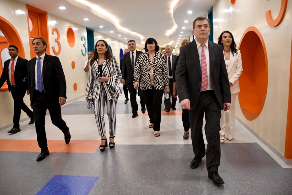 El gobernador Gerardo Zamora dejó inaugurado el remodelado edificio de la Escuela Normal